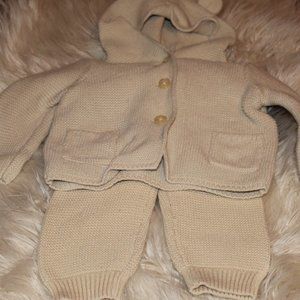GAP MATCHING SWEATER AND PANTS SET
